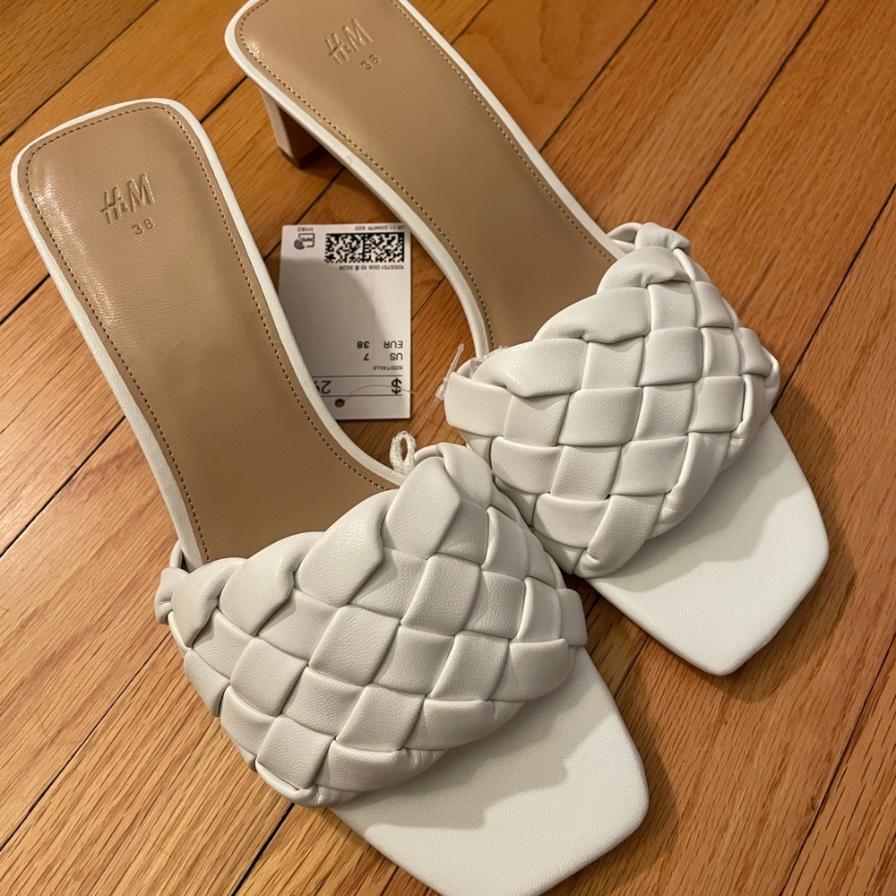 NWT, white square toe sandal heel